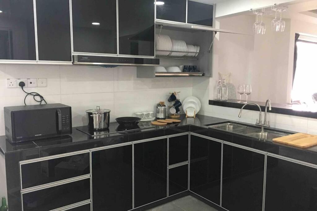 Villa 22Pax :Taman Pelangi Party House Nearby Midvelly Johor Bahru Exterior foto